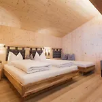 Unterhof 3*