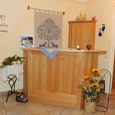 לינה וארוחת בוקר Unterhof