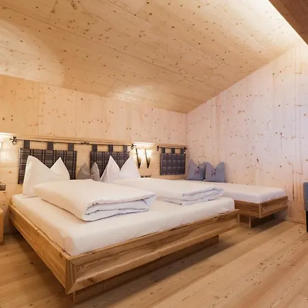 Unterhof 3*